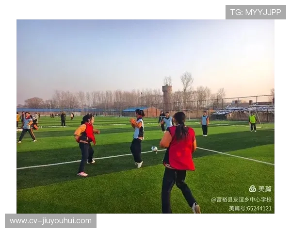 青春奔跑在绿茵梦想起航足球内场志愿者的热血与担当